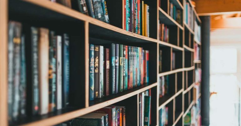 Libri su Napoli: i romanzi e le storie per conoscere davvero la città