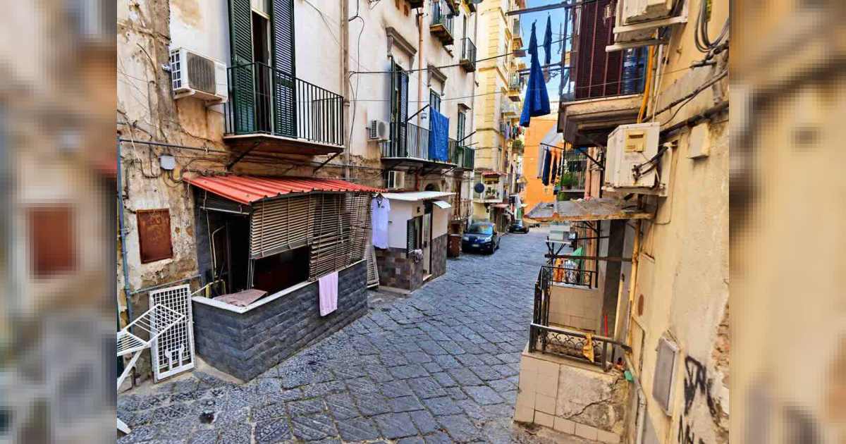 Via Cesare D'Engenio ai Quartieri Spagnoli, teatro della lite tra vicini
