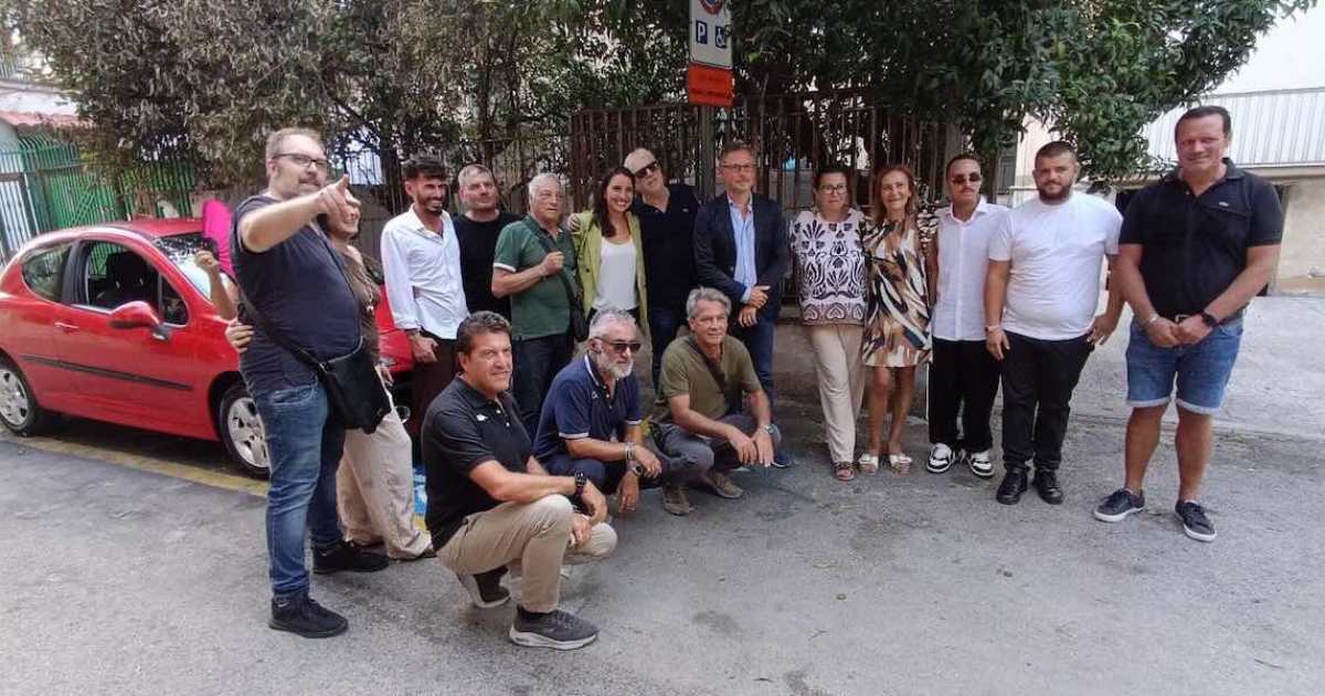 Il flash mob per Raffaele De Rosa