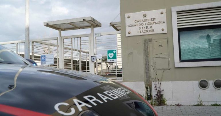 Marcianise, rapina a un giovane: due arresti, caccia al terzo complice