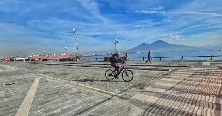 Meteo Napoli e Campania oggi 23 settembre: sole ma temperature in calo