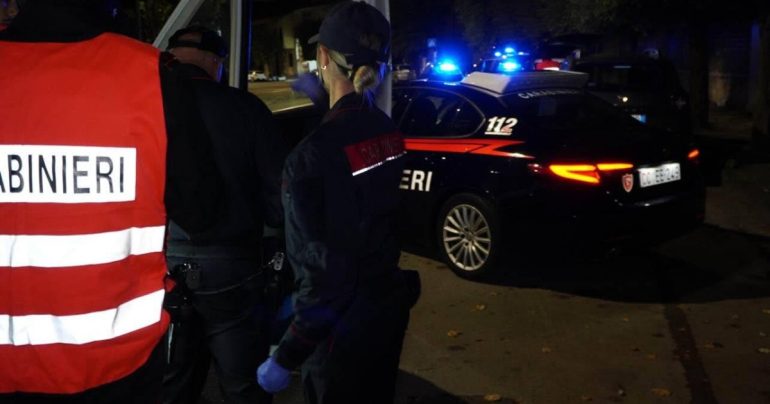 Napoli, alla guida di un’auto rubata tenta di rubarne un’altra: arrestato