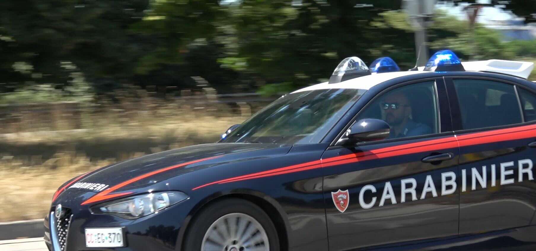 Mondragone: sequestro post-controlli dei Carabinieri su area commerciale per rifiuti, veicoli abbandonati e opere prive di permesso