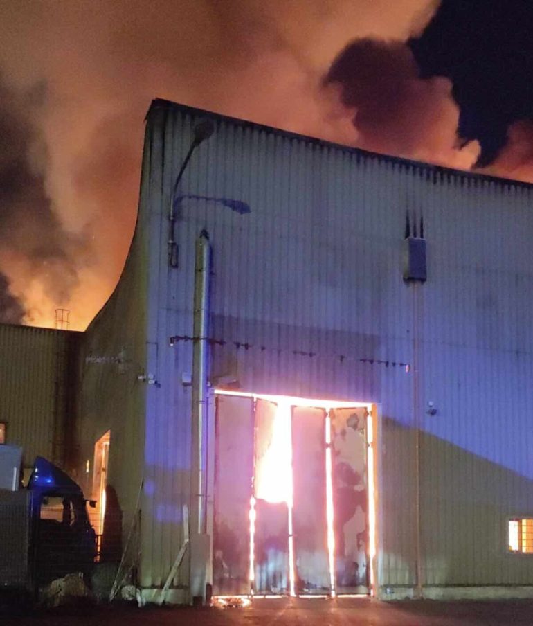 Napoli: avviato monitoraggio delle diossine dopo incendio in via Nuova delle Brecce