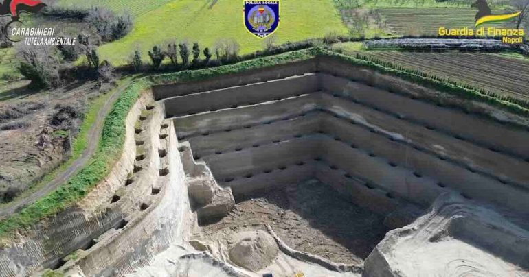 Napoli, discarica abusiva in area protetta dei Camaldoli, scatta il sequestro