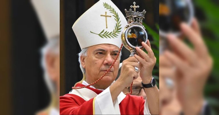 Napoli, il cardinale Battaglia: «La camorra è guerra. San Gennaro, liberaci dalla mentalità camorristica»