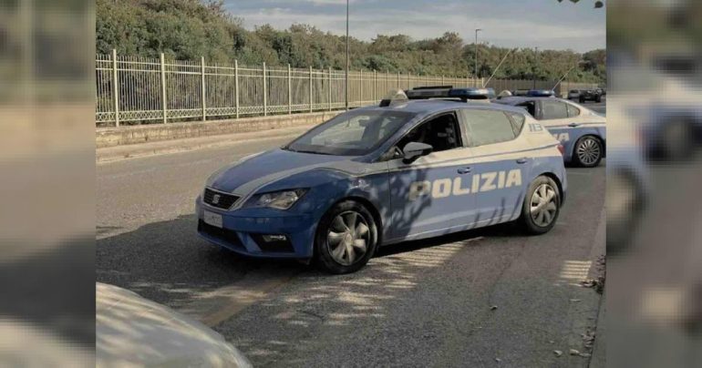 Napoli, minaccia il suicidio lungo la Domiziana: salvato dalla polizia stradale