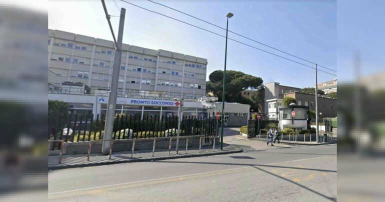 Napoli, morto il 17enne fuggito all’alt della polizia e schiantatosi contro un palo