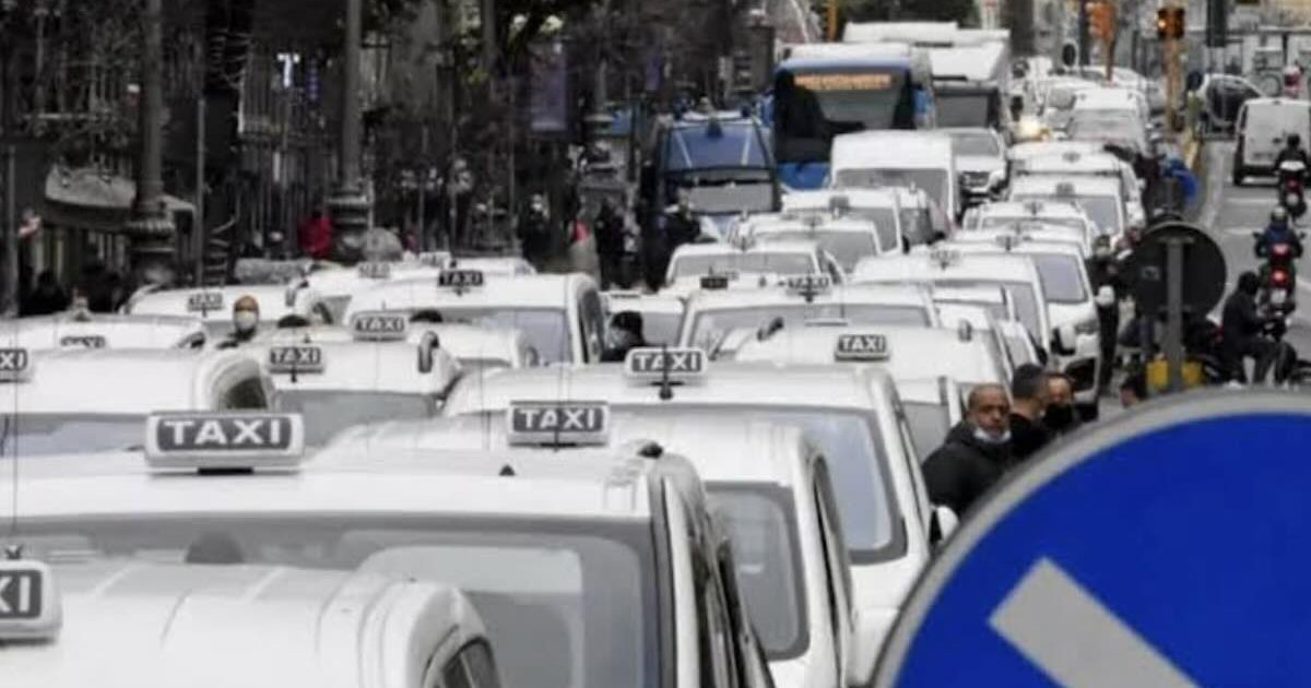 Napoli nel caos traffico per l’America’s Cup, l'allarme dei tassisti