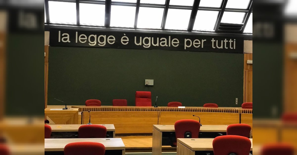 L'aula del Tribunale di Napoli