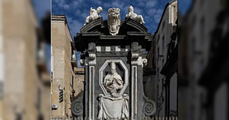Napoli, torna a nuova vita l’edicola di San Gennaro: studenti-restauratori al lavoro a Porta Capuana