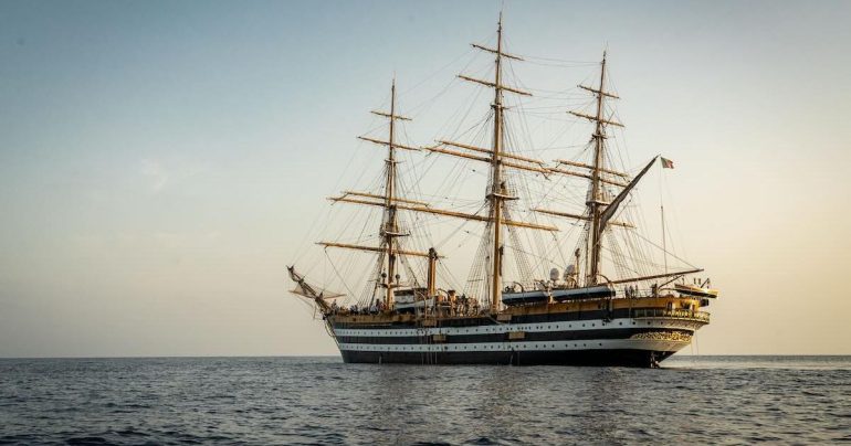 Nave Vespucci rientra a casa: un tour tra le meraviglie della Penisola prima del gran finale alla Barcolana