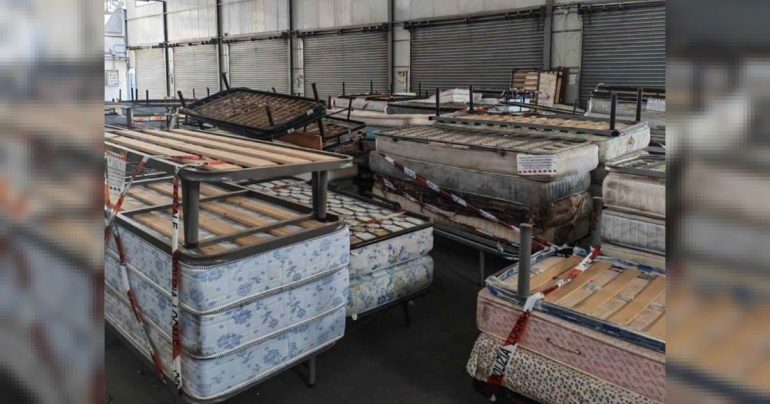 Palma Campania, stretta sul sovraffollamento: sequestrati quasi 500 letti