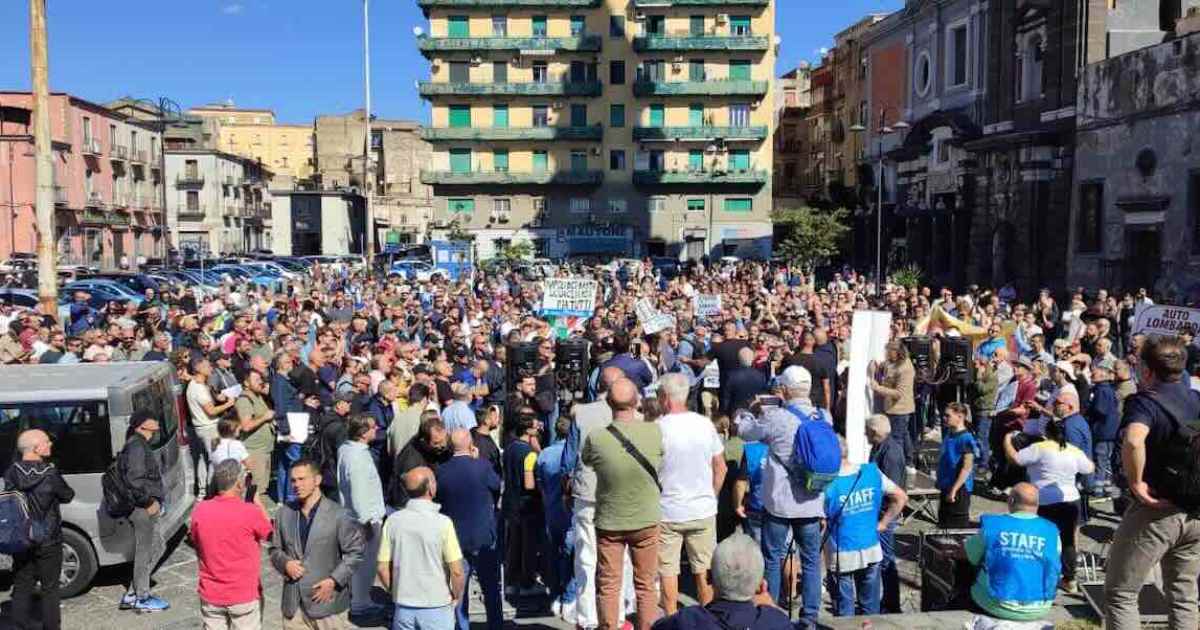 La manifestazione in piazza del Carmine