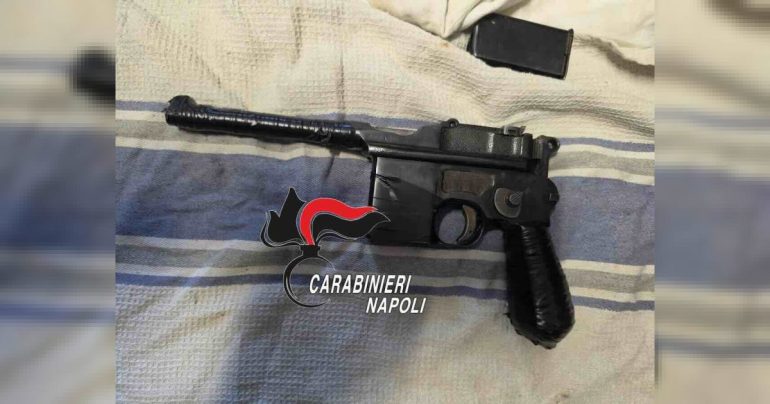Roccarainola, era ai domicilairi. trovato con droga e euna pistola da guerra: arrestato