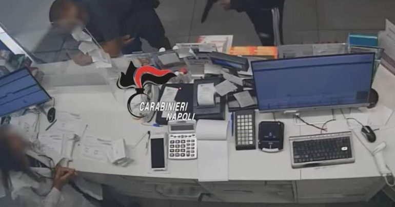Romeo, il ‘rapinatore innamorato’: rapina la farmacia, si fa riconoscere su TikTok e si costituisce per amore