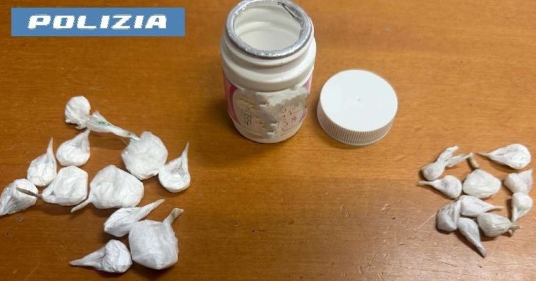 San Giorgio a Cremano, giovane pusher arrestato in piazza Troisi: aveva 21 dosi di cocaina