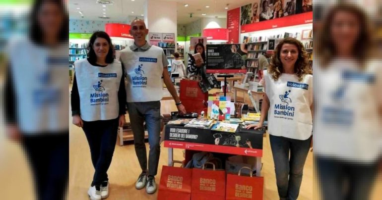Scuola, a Napoli torna la spesa solidale con il ‘Banco dei Desideri’ di Mission Bambini e Feltrinelli