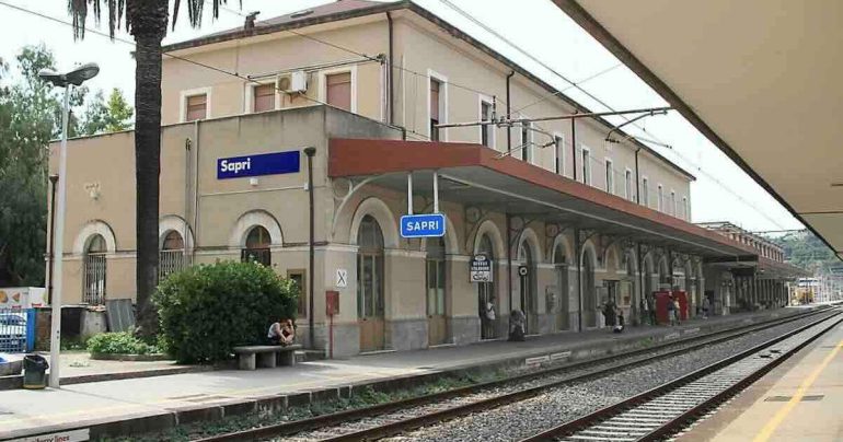 Tentato furto nello scalo di Sapri: bloccato mentre forzava la porta di un ufficio