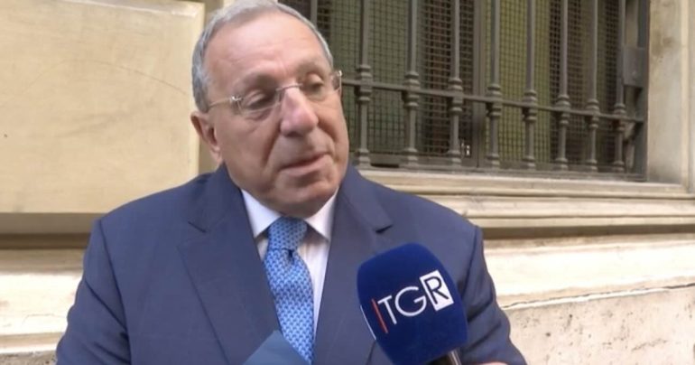 Terzigno, studente con un coltello a scuola: il prefetto annuncia più controlli davanti agli istituti