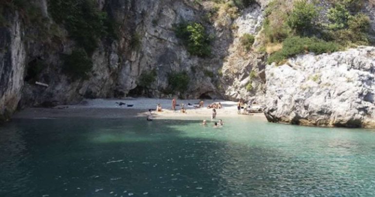 Tragedia in Costiera Amalfitana: muore in mare davanti ai figli