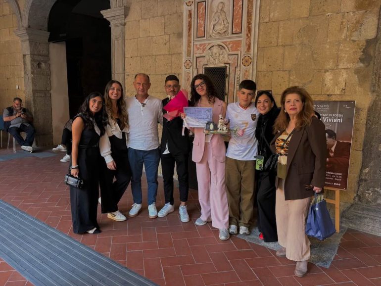 Valeria Gagliardi trionfa al Premio Viviani: talento giovanile e una rete di sostegno che fa la differenza