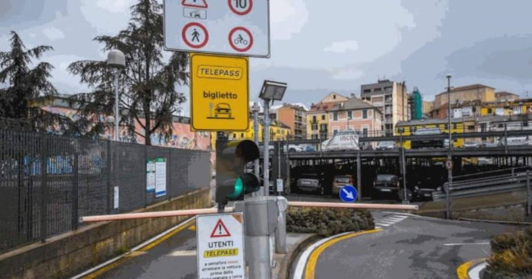 Torre del Greco, la sosta sulle strisce blu si paga con l’app Telepass