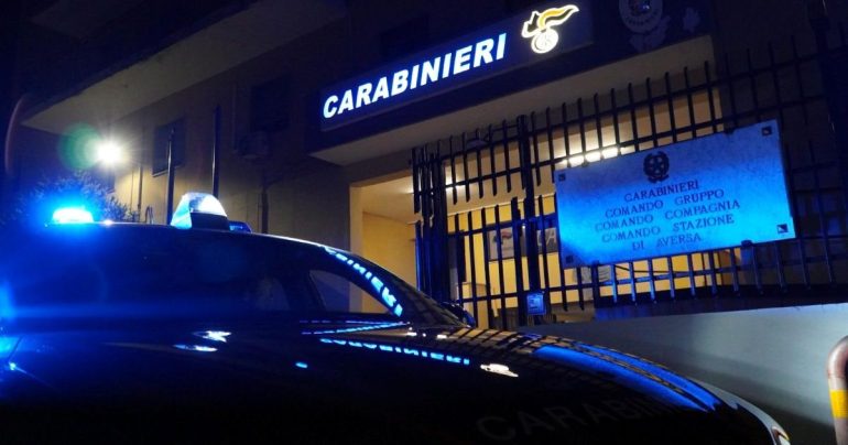Aversa, furto in auto nel cortile di casa: arrestato un 23enne