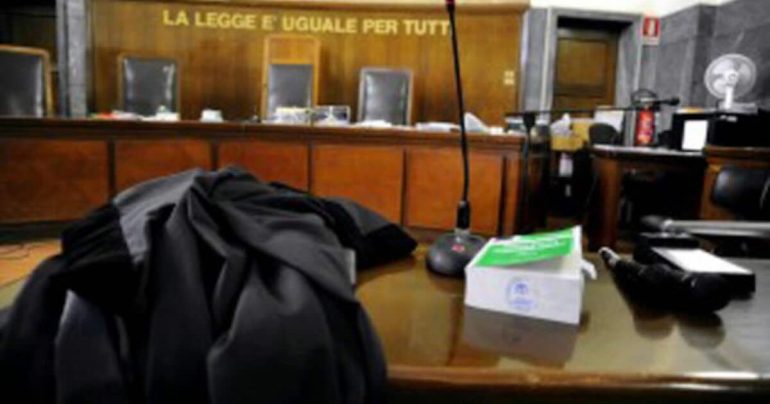 Benevento, maltrattamenti e stalking alla moglie per oltre 20 anni: a processo 60enne