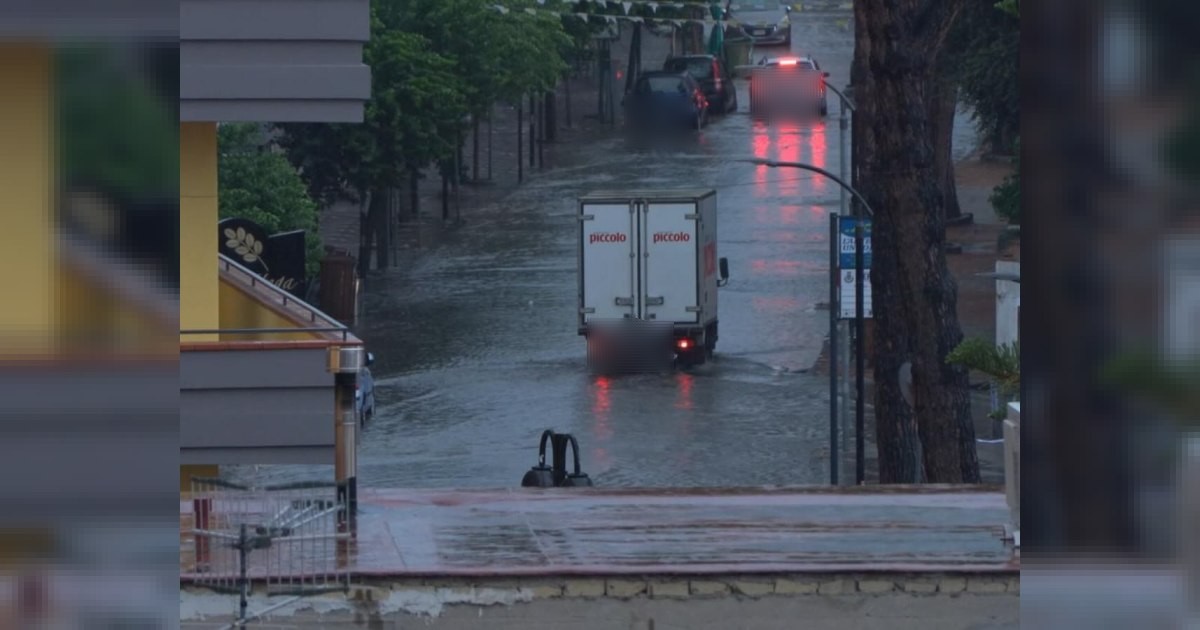 Bomba d'acqua a Napoli