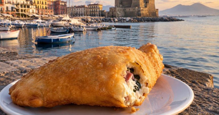 Borgo Marinari, la pizza fritta tra il tufo di Castel dell’Ovo e il Golfo
