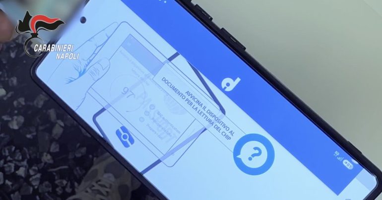Carte d’identità senza chip per spaccio e frodi: l’ombra della camorra sulle CIE