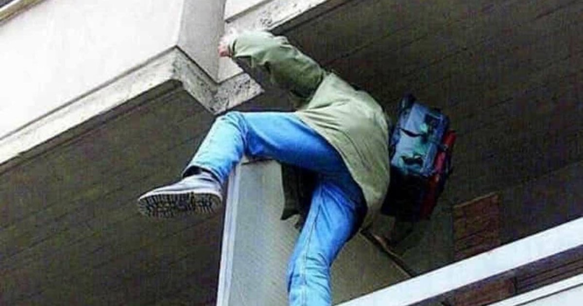 Lo stalker sul balcone