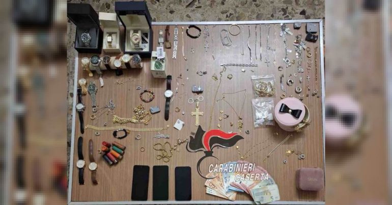 Castel Volturno, 26enne in fuga trovato con un tesoro rubato in casa: arrestato dai carabinieri