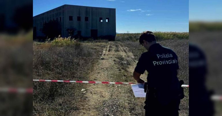 Castel Volturno, sequestrata discarica abusiva di 6.500 metri quadrati: denunciato un imprenditore