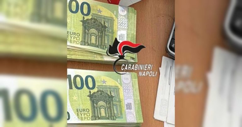 Napoli, nasconde oltre 21mila euro di banconote false dietro un soppalco a calamita: in manette 51enne