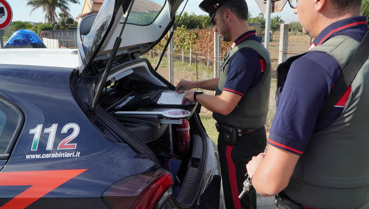 Personale o vettura dei Carabinieri nella fotografia pubblicata dalla fonte