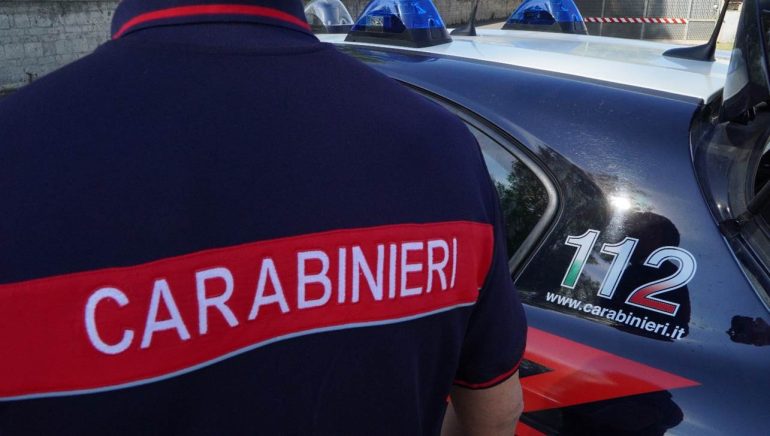 Frignano: rifiuti su terreno privato, due denunciati dai carabinieri