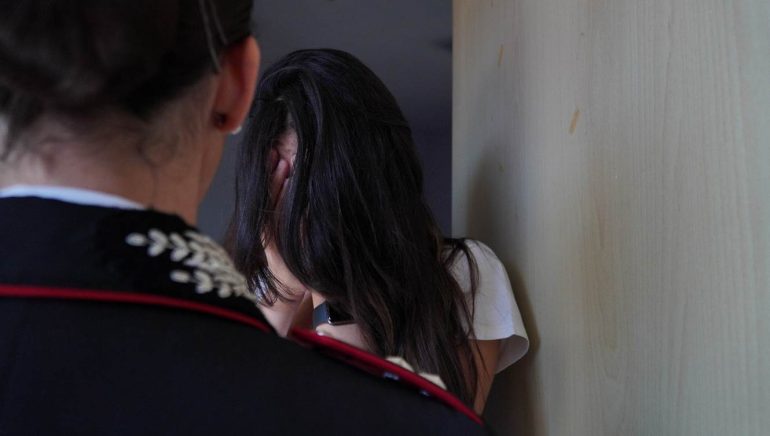 Anziana smaschera il finto maresciallo e chiama il 112: denunciato un 39enne di Napoli