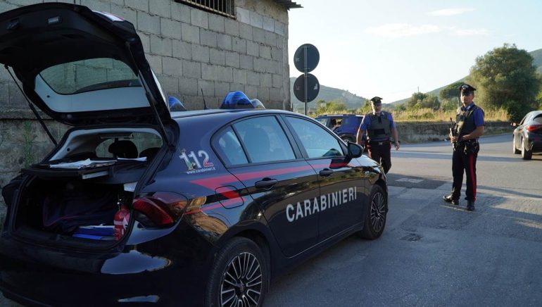 Succivo, minacce alla madre per soldi: arrestato 24enne