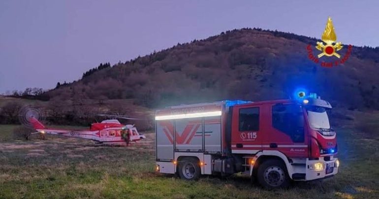 Incendio devasta oltre quattro ettari di macchia mediterranea nel Cilento: in azione squadre e mezzo aereo