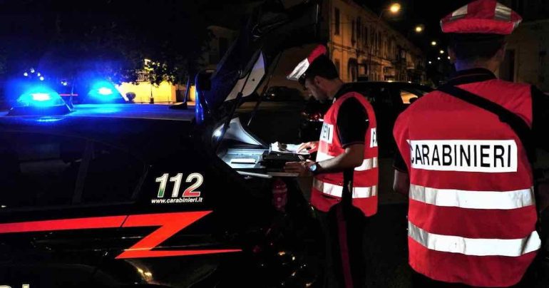 Maxiblitz ad Alto Impatto nel Casertano: 5 arresti, controlli a tappeto con il cane Luna, chiuso un locale e multe per 35mila euro