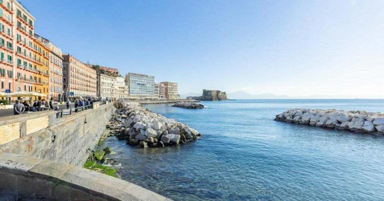 Meteo Napoli e Campania oggi venerdì 2 ottobre: sole e caldo fuori stagione, fino a 28 gradi