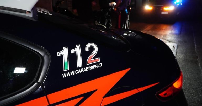 Mondragone, ubriaco e drogato alla guida, fugge all’alt dei carabinieri, arrestato dopo un inseguimento