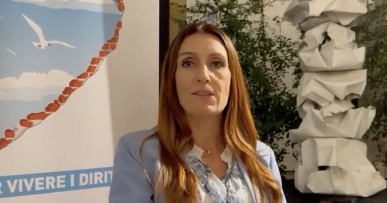 Napoli, la storia di Gabriella Poppiti ‘mamma fuorilegge’ e simbolo dei diritti negati alle donne in Italia