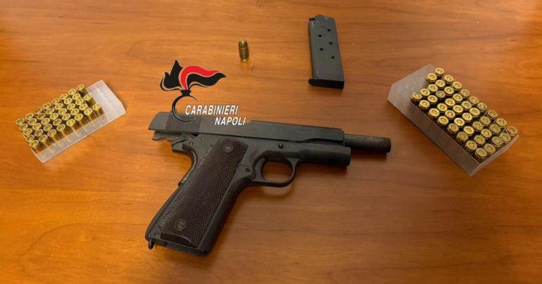 Napoli, blitz ad alto impatto a Barra e Ponticelli: pistola in ascensore e droga in casa