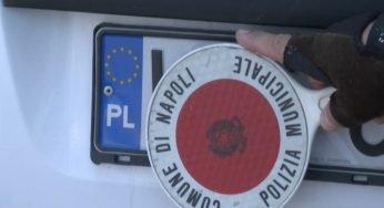 Napoli, il miraggio delle targhe polacche: la trappola del finto risparmio che lascia gli automobilisti senza assicurazione