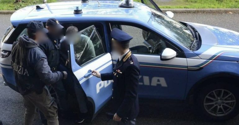 Pompei, minacce, aggressioni e video illeciti contro la ex e la madre: arrestato