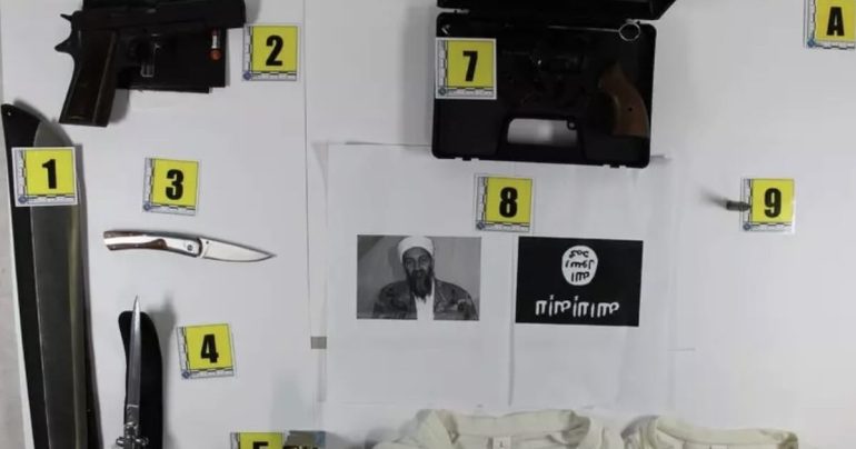 Salerno, arrestato studente 21enne: in casa manuali jihadisti, un machete e pistole modificate