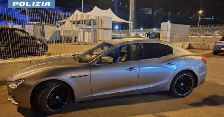 Salerno, sequestrata al porto una Maserati rubata in Italia: arrivava da Tunisi